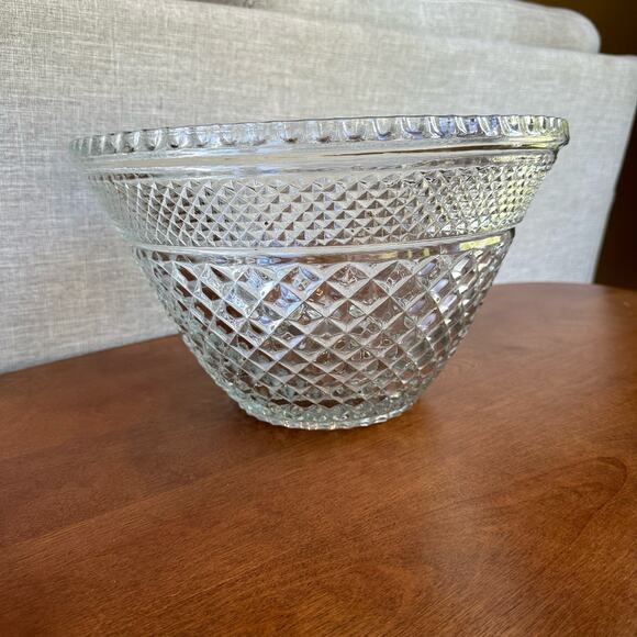 Wexford Clear Glass Punch Bowl Anchor Hocking Centerpiece - Picture 2 of 9
